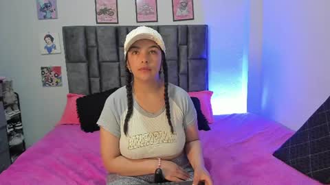 Snapshot of esmeraldaa_sc chatting on 06.18.26 Perla online show from 06.18.26
