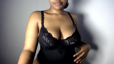 Snapshot of esmeray_ chatting on 05.30.26 Esme online show from 05.30.26