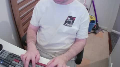 Snapshot of essex_wild chatting on 04.12.26 Morph online show from 04.12.26