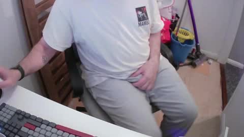 Snapshot of essex_wild chatting on 04.14.26 Morph online show from 04.14.26