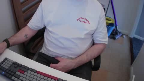 Snapshot of essex_wild chatting on 04.15.26 Morph online show from 04.15.26