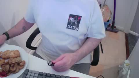 Snapshot of essex_wild chatting on 05.21.26 Morph online show from 05.21.26