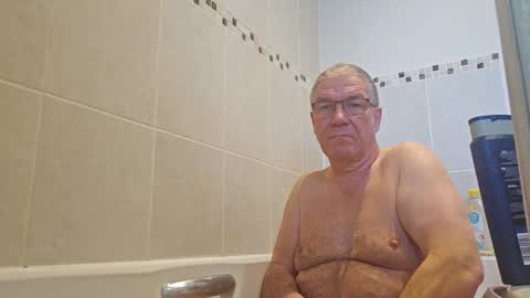 Snapshot of essexb0y chatting on 02.21.25 EssexB0y online show from 02.21.25