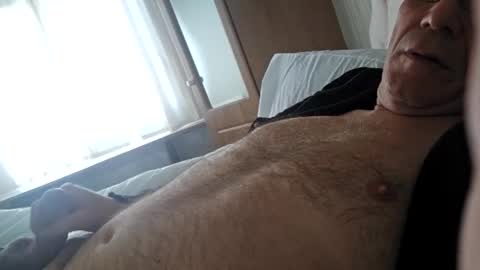 Snapshot of essexb0y chatting on 03.11.25 EssexB0y online show from 03.11.25