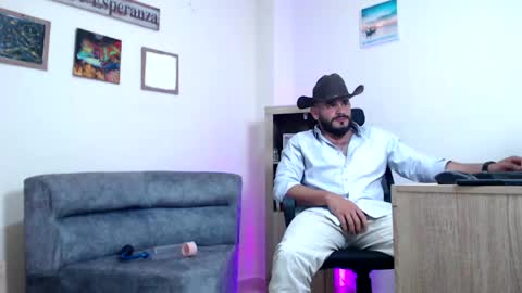Snapshot of esteban_fer chatting on 04.18.26 Esteban Fernandez online show from 04.18.26