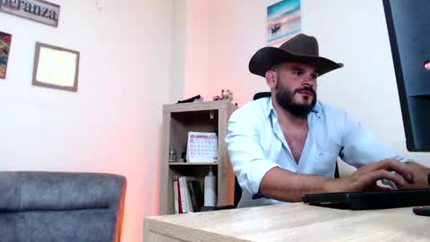 Snapshot of esteban_fer chatting on 05.04.26 Esteban Fernandez online show from 05.04.26