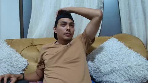 Snapshot of estebancot0314 chatting on 10.05.25 Esteban online show from 10.05.25