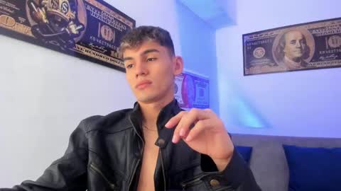 Snapshot of estebanperez_ chatting on 12.11.24 Esteban online show from 12.11.24