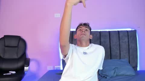 Snapshot of estebanperez_ chatting on 12.20.24 Esteban online show from 12.20.24
