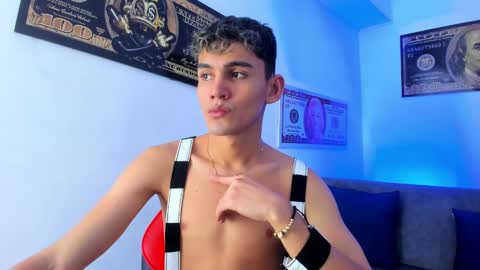 Snapshot of estebanperez_ chatting on 12.21.24 Esteban online show from 12.21.24