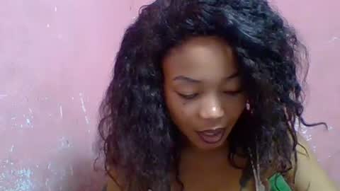 Snapshot of estelah20 chatting on 10.19.25 estelah20 online show from 10.19.25