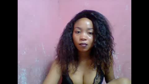 Snapshot of estelah20 chatting on 10.21.25 estelah20 online show from 10.21.25