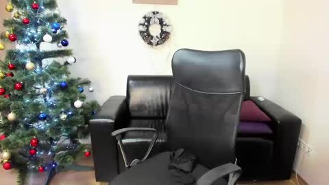 Estella Miles online show from 01.07.25