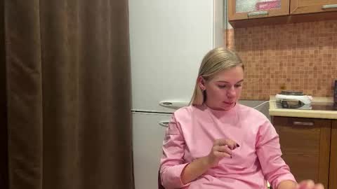 Ester online show from 10.21.25