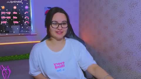 EsterPlayful online show from 10.11.25