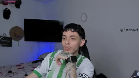 Snapshot of estivenvel chatting on 10.14.25 estivenvel online show from 10.14.25