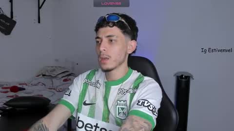 Snapshot of estivenvel chatting on 10.26.25 estivenvel online show from 10.26.25