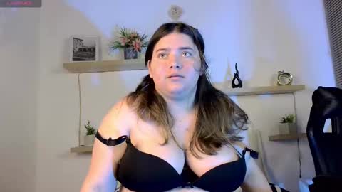 Estrella online show from 11.18.25