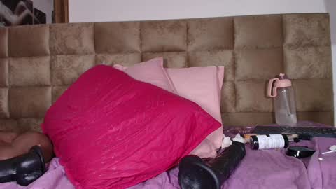 Estrella online show from 01.12.25