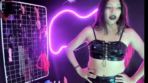 Cloe and Megan online show from 11.11.25