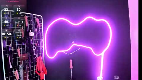 Cloe and Megan online show from 11.18.25