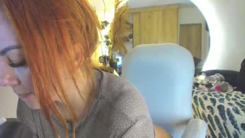 Snapshot of estudiosnia chatting on 10.23.25 AmberDisny online show from 10.23.25