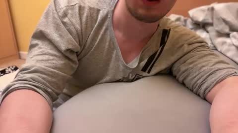 Snapshot of etat_on chatting on 05.08.26 Tom online show from 05.08.26