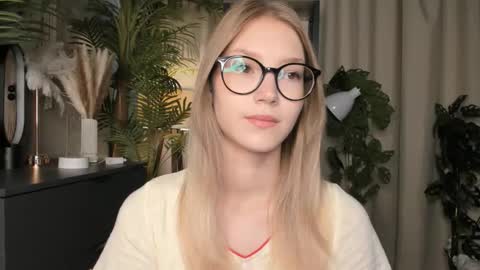 Natalie online show from 09.28.25