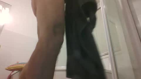 Snapshot of etextratestacle chatting on 09.08.25 ET online show from 09.08.25