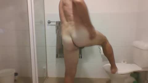 Snapshot of etextratestacle chatting on 10.06.25 ET online show from 10.06.25