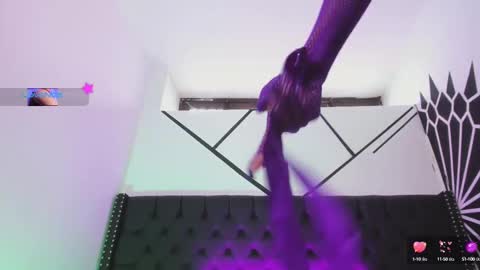 ethaancox online show from 10.03.25