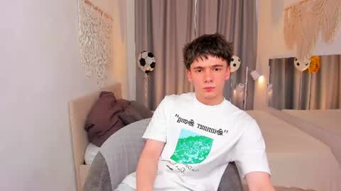 Snapshot of ethan_crowe chatting on 07.09.26 Ethan online show from 07.09.26