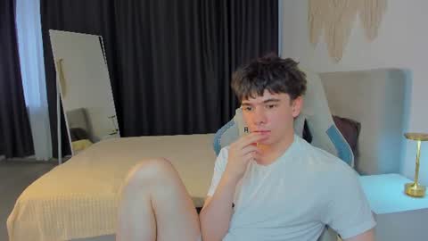 Snapshot of ethan_crowe chatting on 07.22.26 Ethan online show from 07.22.26