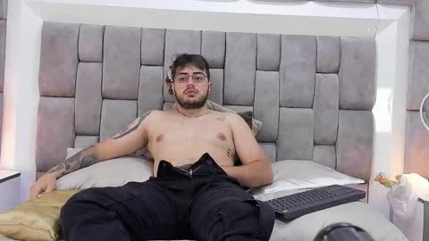 ethan_greys online show from 11.26.25