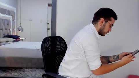 ethan_greys online show from 01.11.26