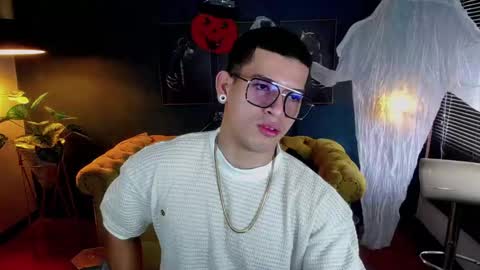 Snapshot of ethan_rodgers chatting on 10.30.25 ETHAN RODGERS online show from 10.30.25