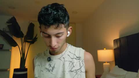 Snapshot of ethan_skiny_ chatting on 05.20.26 Joan online show from 05.20.26