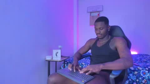 Snapshot of ethan_travis0 chatting on 10.03.25 ethan travis online show from 10.03.25