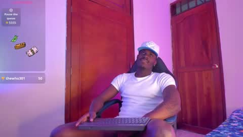 Snapshot of ethan_travis0 chatting on 10.18.25 ethan travis online show from 10.18.25