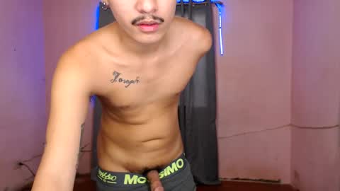 Snapshot of ethan_uwuxx chatting on 02.25.25 DAVE online show from 02.25.25