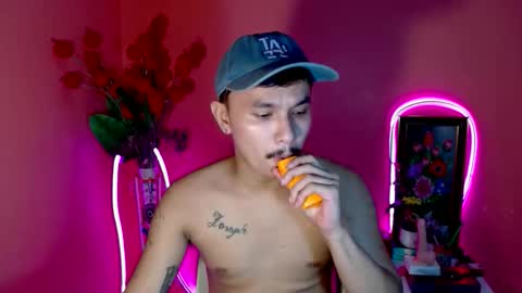 Snapshot of ethan_uwuxx chatting on 09.18.25 DAVE online show from 09.18.25