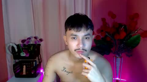 Snapshot of ethan_uwuxx chatting on 10.28.25 DAVE online show from 10.28.25