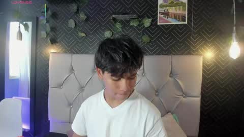 Snapshot of ethan_westt chatting on 05.18.26 Ethan online show from 05.18.26