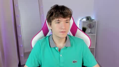 Snapshot of ethansinful chatting on 10.12.25 Ethan online show from 10.12.25