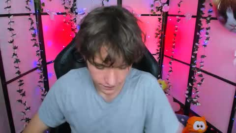 Snapshot of ethansinful chatting on 11.09.25 Ethan online show from 11.09.25