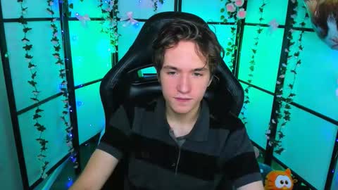 Snapshot of ethansinful chatting on 11.11.25 Ethan online show from 11.11.25