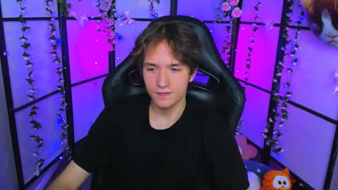 Snapshot of ethansinful chatting on 11.13.25 Ethan online show from 11.13.25