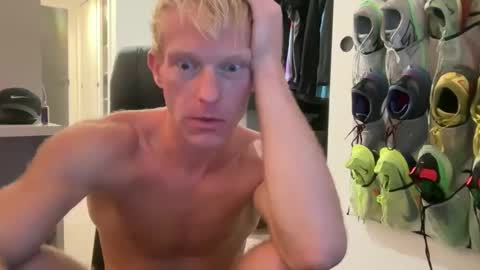 Snapshot of ethantaylor6969 chatting on 10.27.25 Ethan online show from 10.27.25