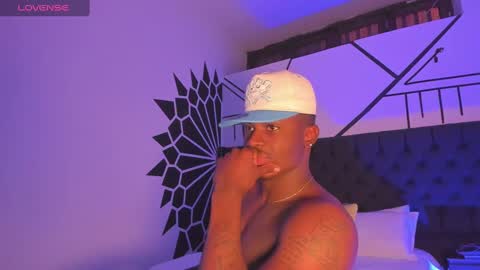 Snapshot of ethantraviis_ chatting on 01.27.25 Ethan online show from 01.27.25