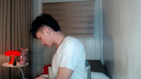 Snapshot of etherealboytoy4hire chatting on 01.11.26 Rey online show from 01.11.26